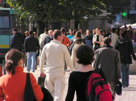 INS: Suntem cu 4.325 mai puţini